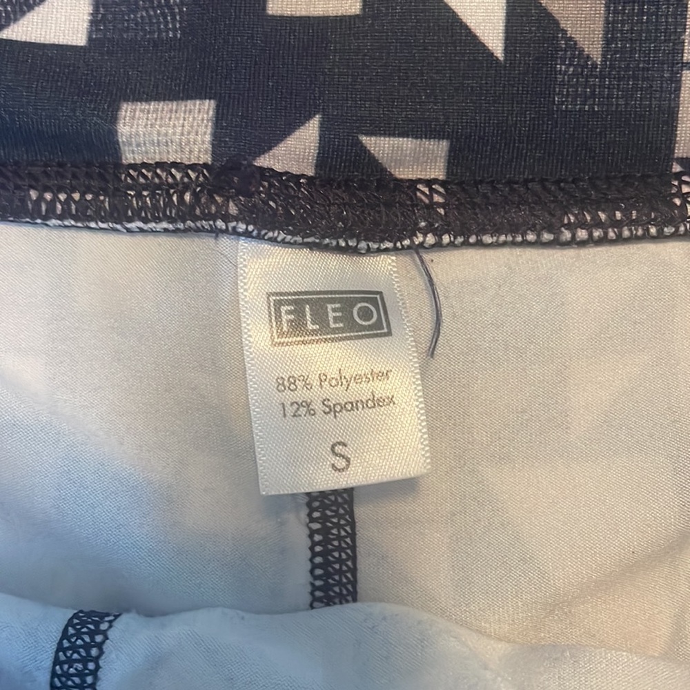 Fleo Geometric Pattern Shorts Size Small - image 2